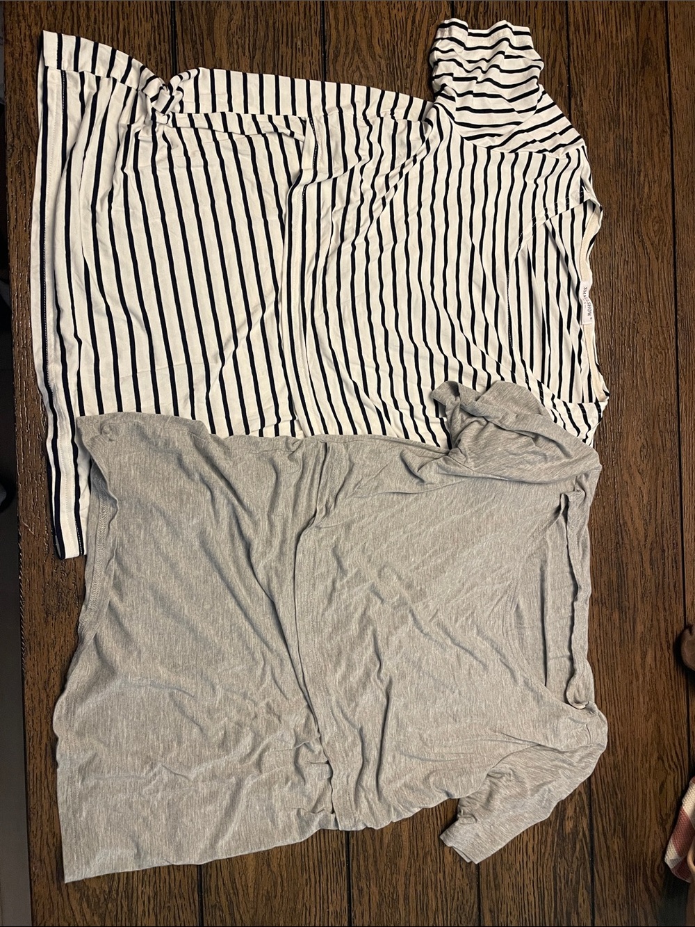 Set of 2 nursing tops